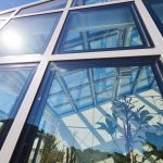 نمای شیشه‌ای خورشیدی شفاف برای برج‌های اداری